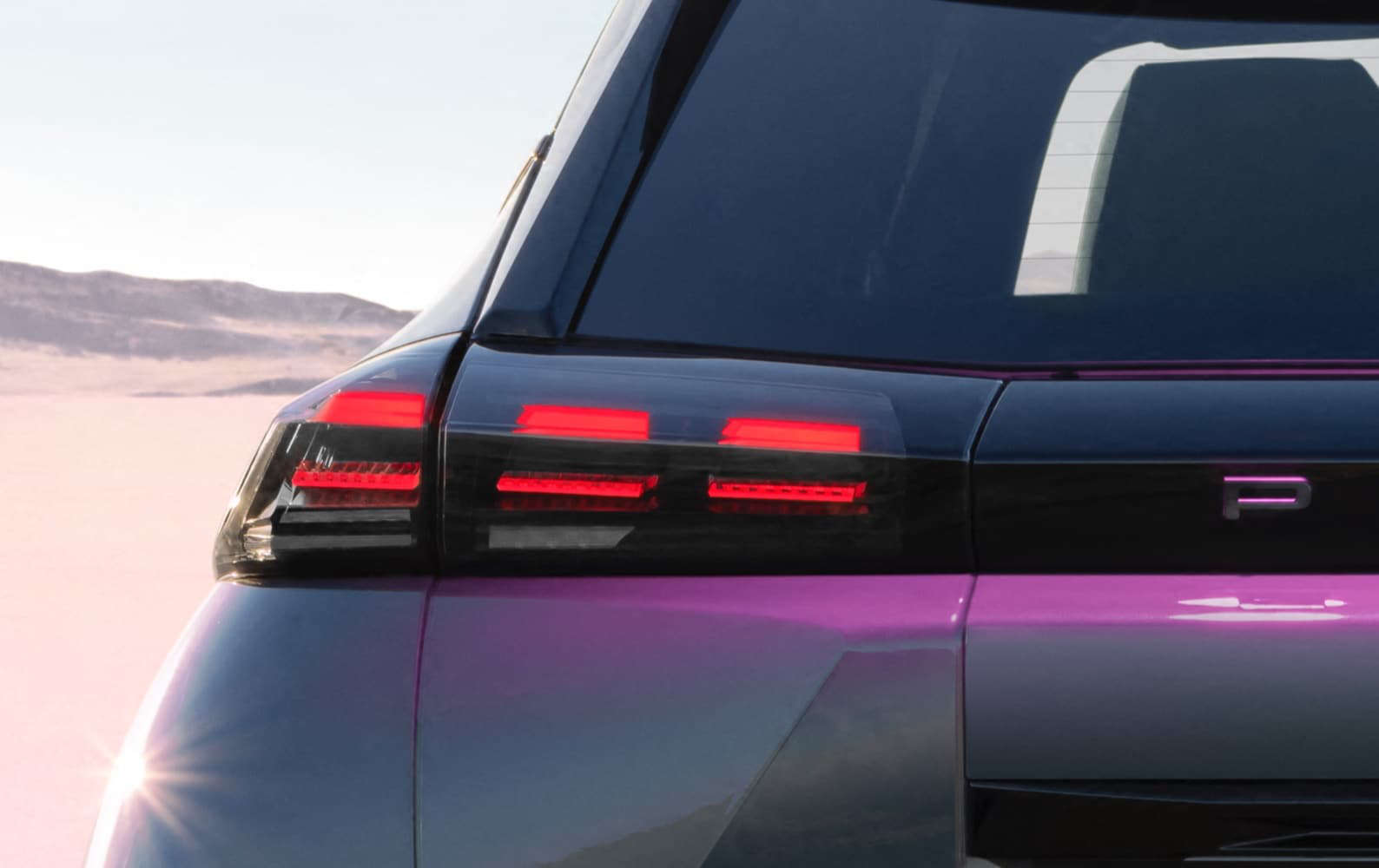 Задній лівий ліхтар Peugeot e-2008