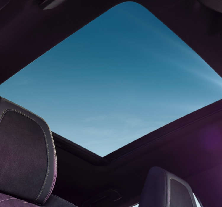 Салон Peugeot 2008, панорамний дах