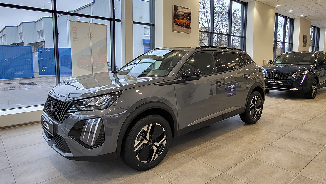Автосалон «Ліон Авто» у Запоріжжі, авто у салоні